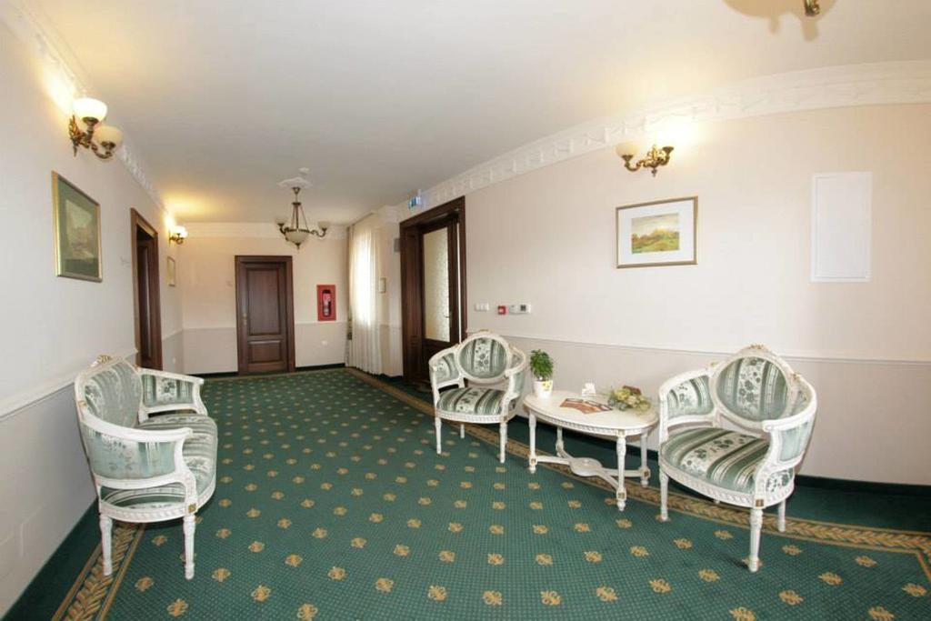 Hotel Slavia Salonta Экстерьер фото