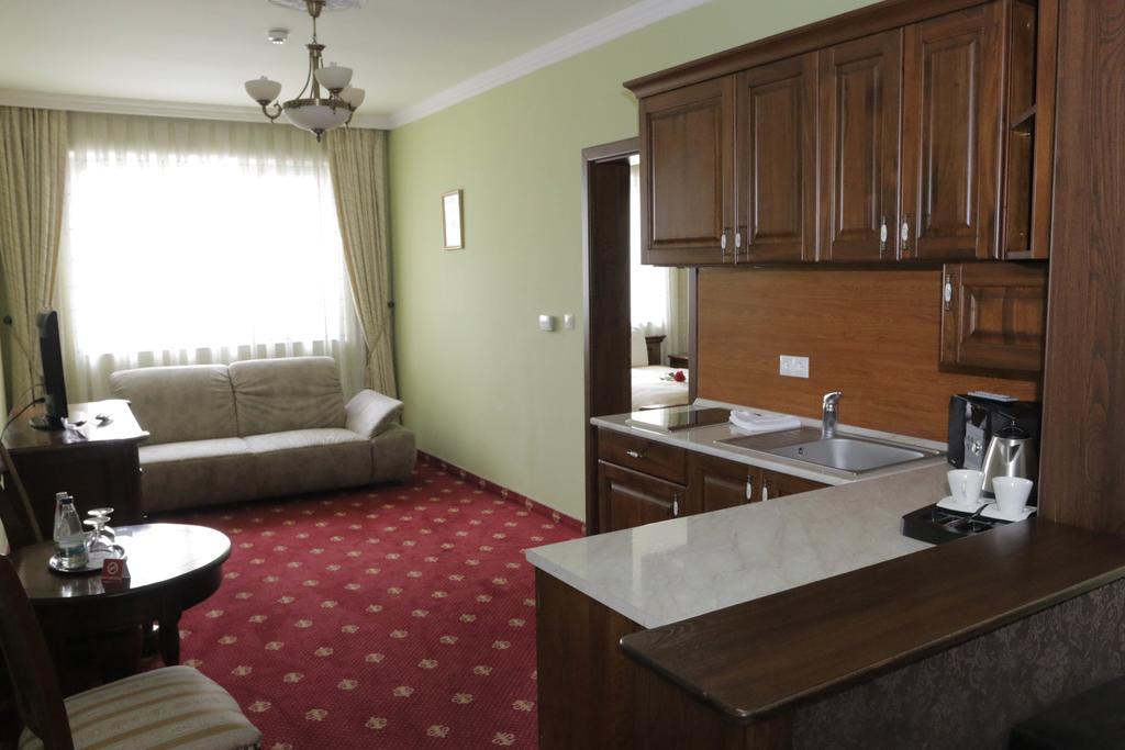 Hotel Slavia Salonta Экстерьер фото