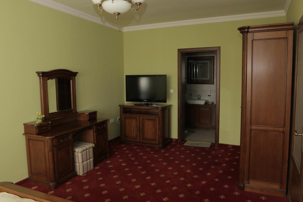 Hotel Slavia Salonta Экстерьер фото