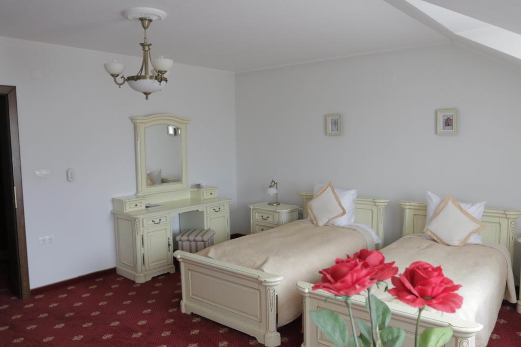 Hotel Slavia Salonta Экстерьер фото