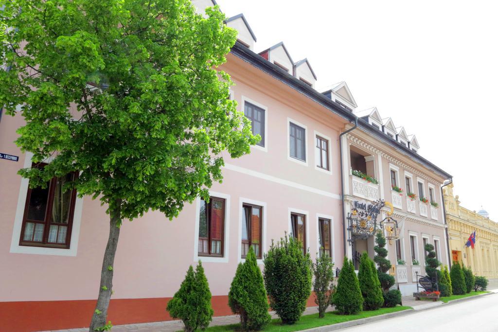 Hotel Slavia Salonta Экстерьер фото