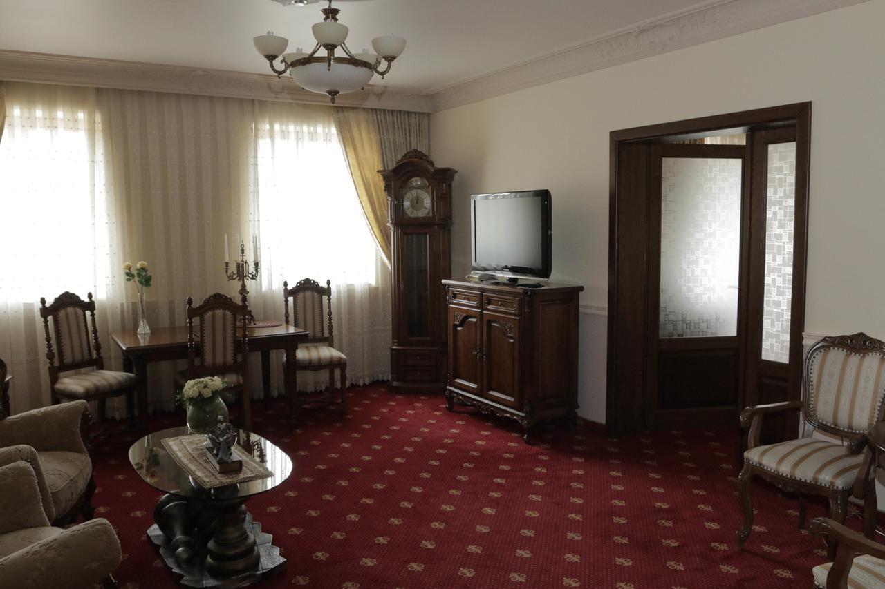 Hotel Slavia Salonta Экстерьер фото