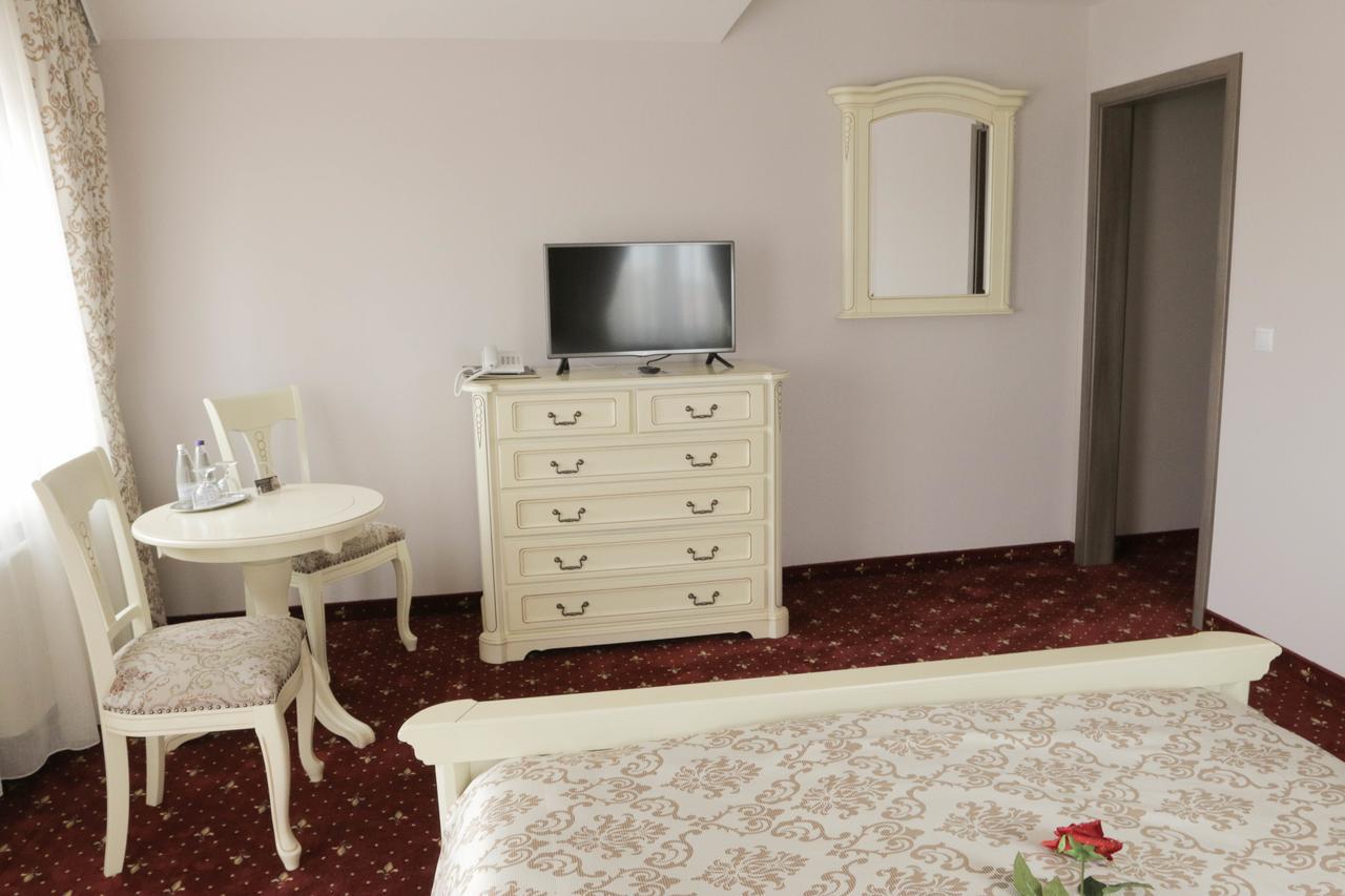 Hotel Slavia Salonta Экстерьер фото