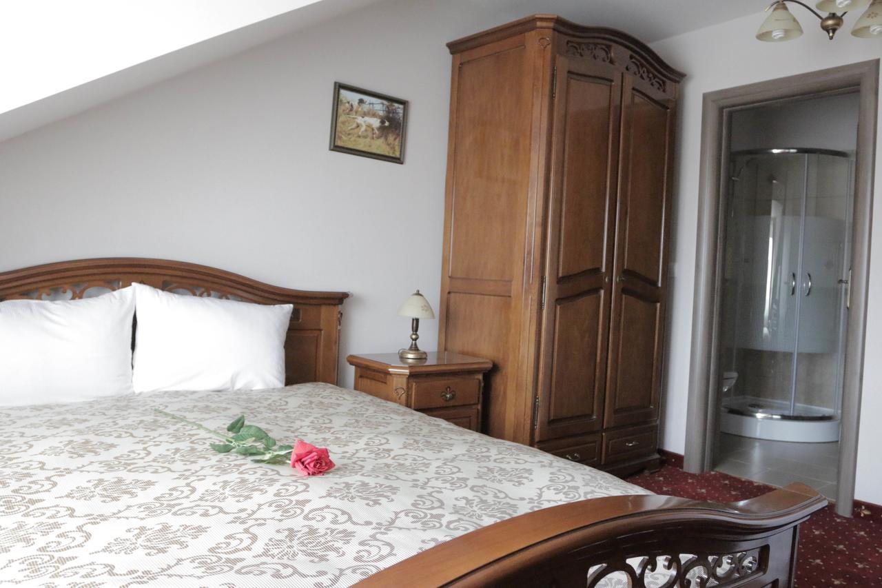 Hotel Slavia Salonta Экстерьер фото