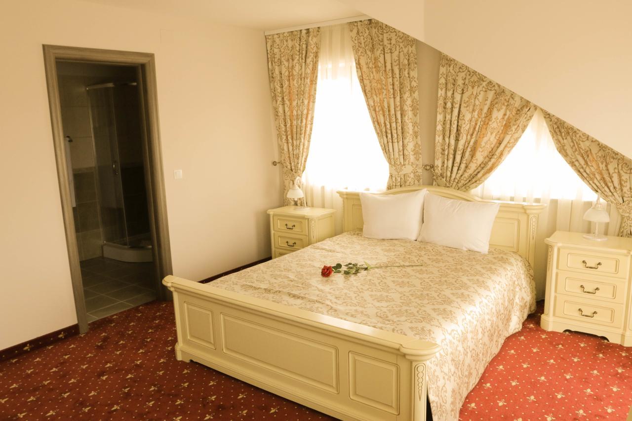 Hotel Slavia Salonta Экстерьер фото